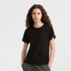 T-shirt classique, inscription ton sur ton sur la poitrine gauche