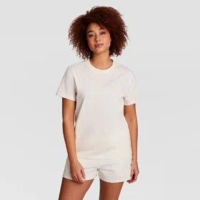 T-shirt classique, inscription ton sur ton sur la poitrine gauche