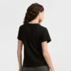 T-shirt classique, inscription ton sur ton sur la poitrine gauche